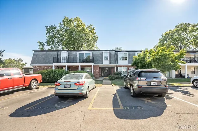 $104,900 | 853 Dumont Place, Unit B, St. Louis, MO 63125