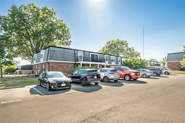 $104,900 | 853 Dumont Place, Unit B, St. Louis, MO 63125