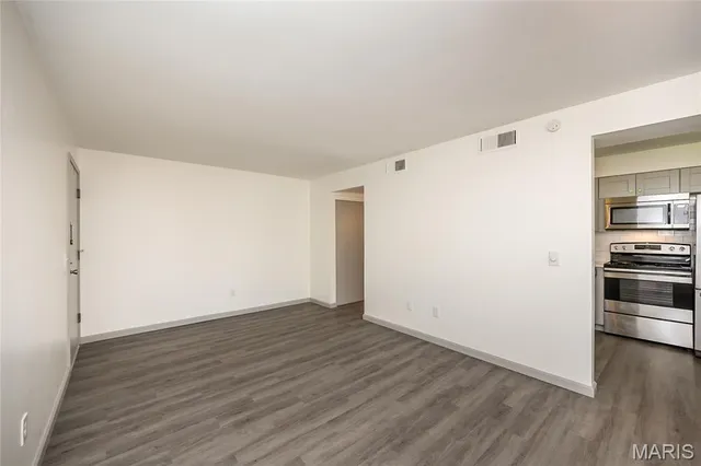 $104,900 | 853 Dumont Place, Unit B, St. Louis, MO 63125