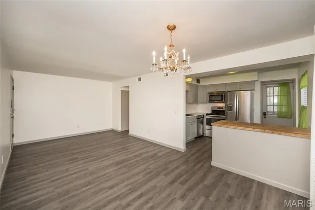 $104,900 | 853 Dumont Place, Unit B, St. Louis, MO 63125