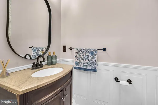 $989,000 | 43553 Dempsey Lane, Chantilly, VA 20152