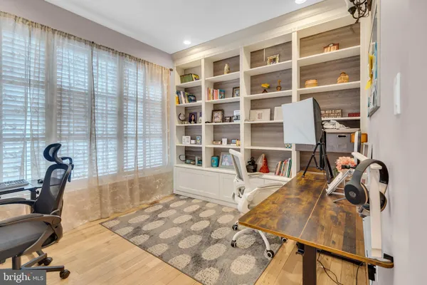 $989,000 | 43553 Dempsey Lane, Chantilly, VA 20152