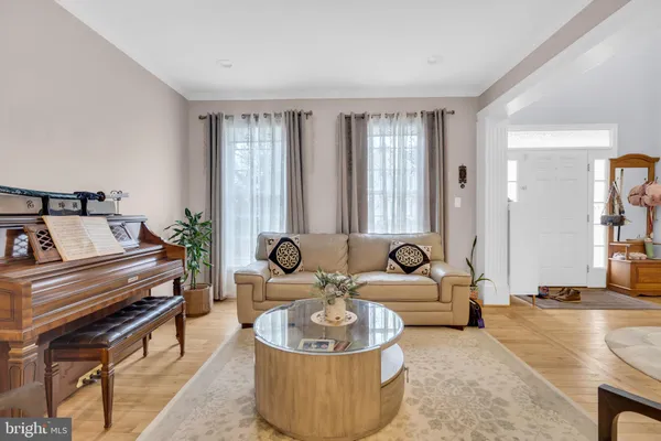 $989,000 | 43553 Dempsey Lane, Chantilly, VA 20152