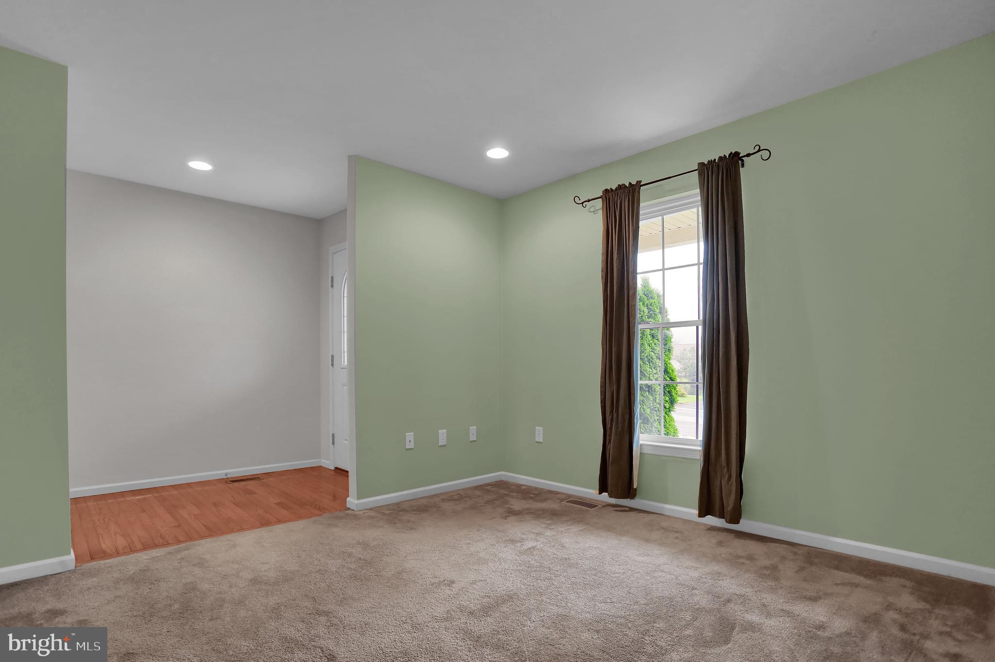 18 Kantner Lane South Reading, PA 19607 - Photo 4 of 35 Front Living Room/Office