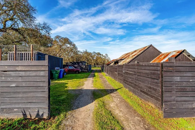 $1,695,000 | 985 Gumview Road, Windsor, CA 95492