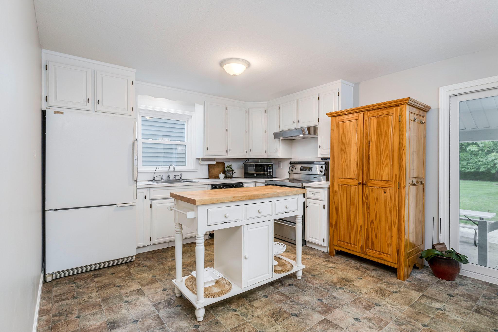 6956 Taylor Road Southwest Reynoldsburg, OH 43068 - Photo 8 of 28 Gallery Image 8