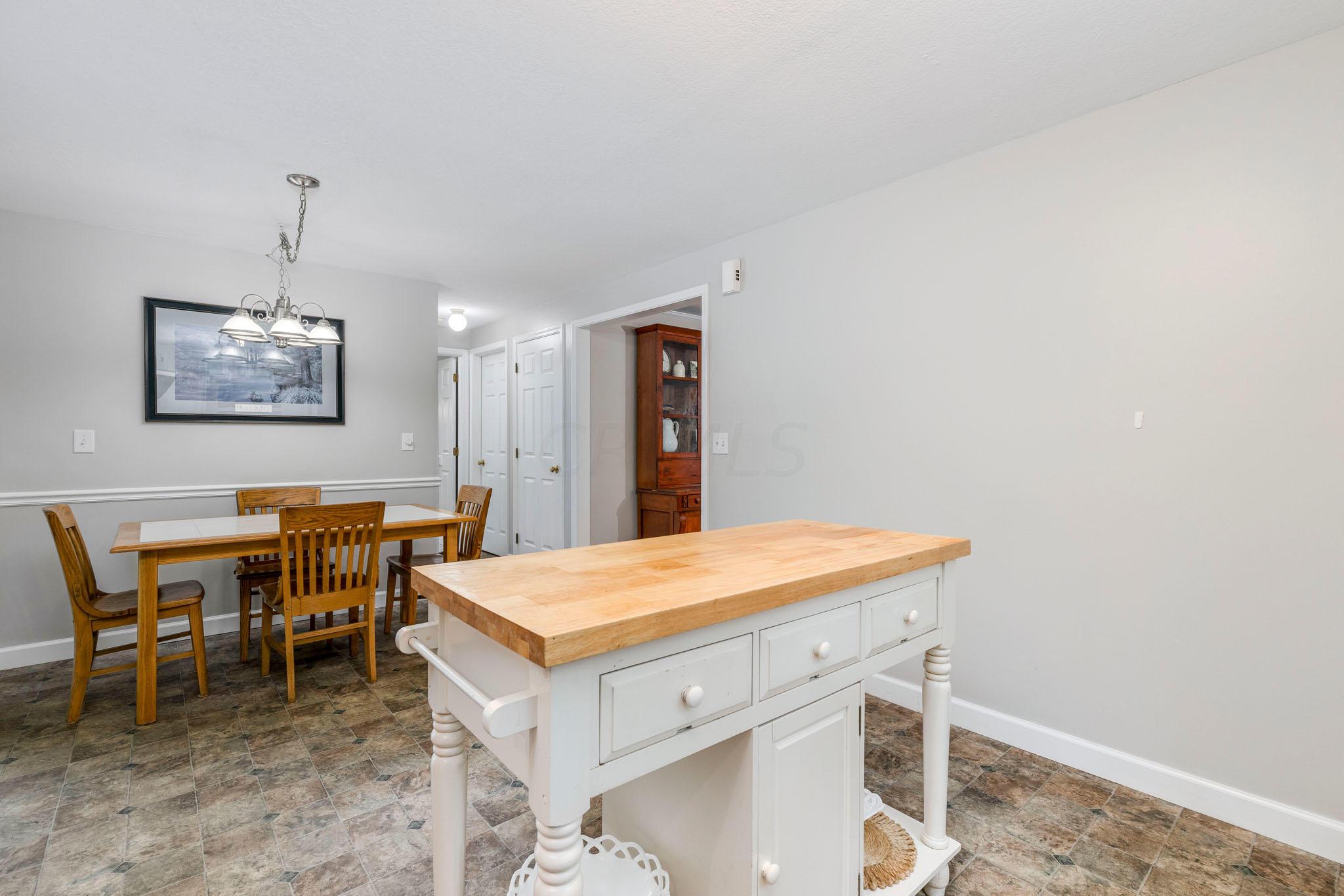 6956 Taylor Road Southwest Reynoldsburg, OH 43068 - Photo 9 of 28 Gallery Image 9