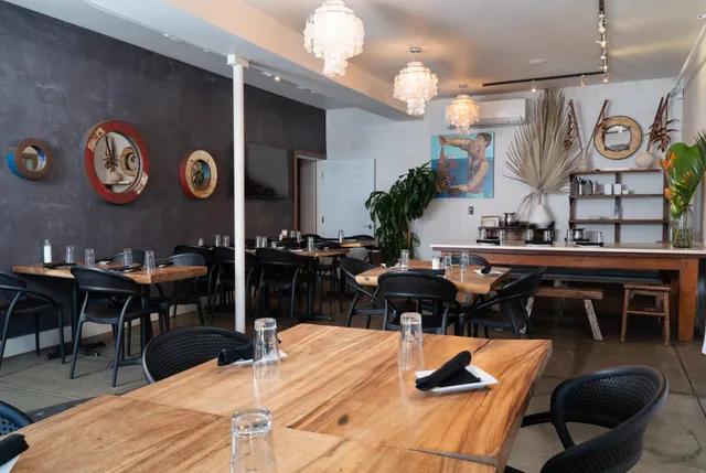 a view of entryway with a front door