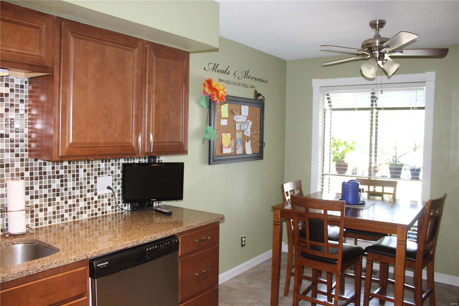 638 Walnut Ridge Drive Ballwin, MO 63021 - Photo 8 of 43