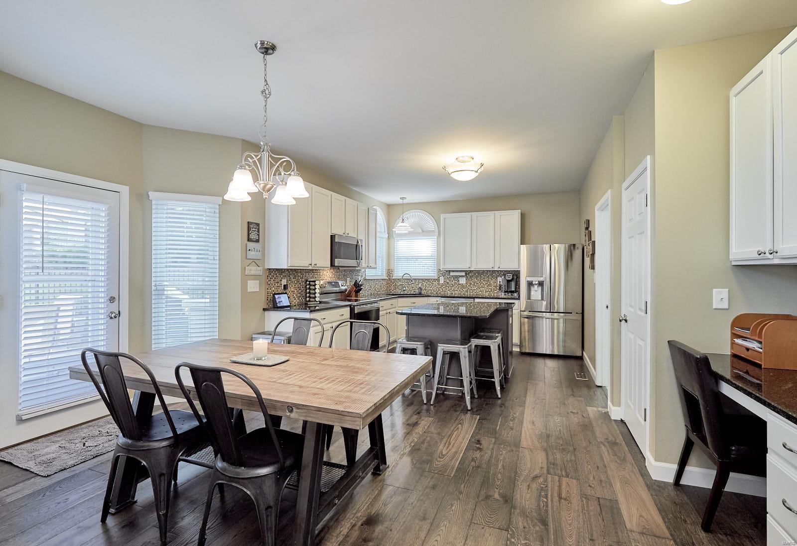 1277 Arbor Bluff Circle Ballwin, MO 63021 - Photo 9 of 37