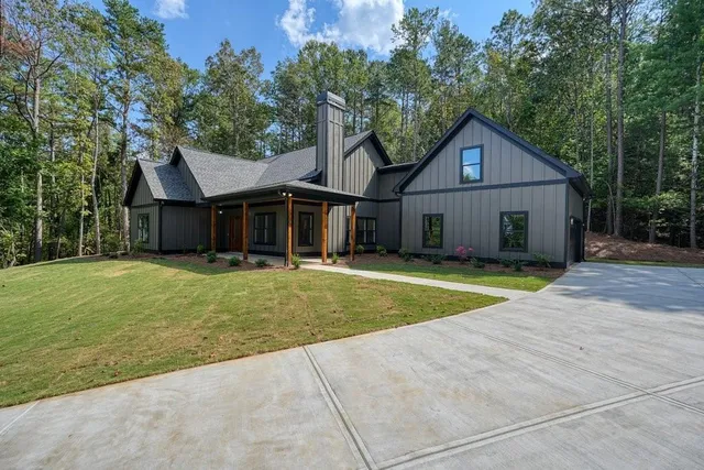 a view of a backyard with green space