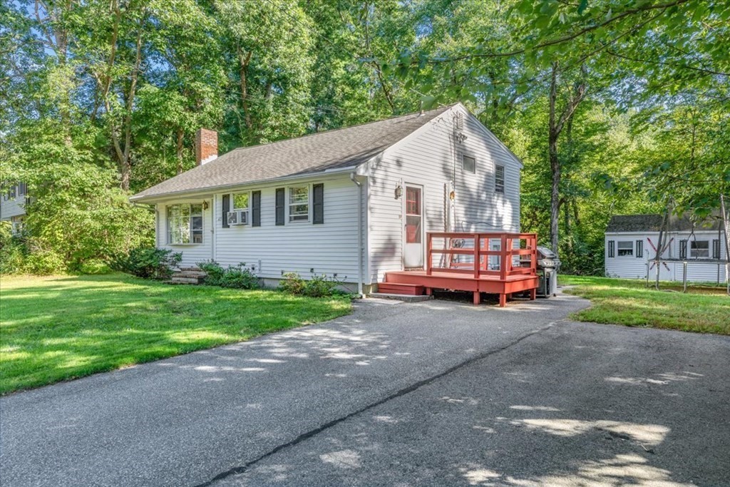 65 Border Road Holbrook, MA 02343 - Photo 3 of 27