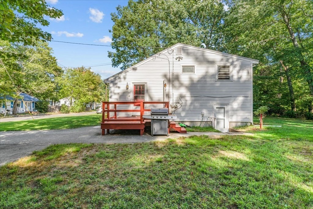 65 Border Road Holbrook, MA 02343 - Photo 4 of 27