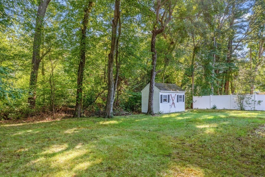 65 Border Road Holbrook, MA 02343 - Photo 6 of 27