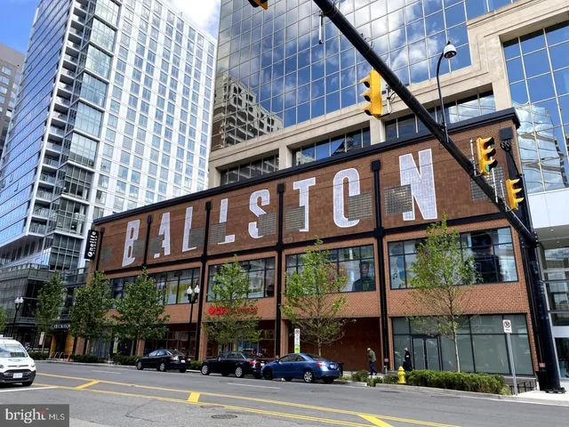 $3,100 | 3830 9th Street North, Unit 709W, Arlington, VA 22203