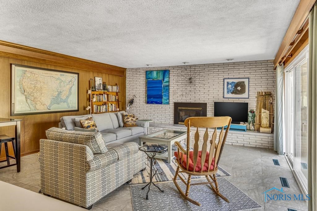 4426 Sheraton Road Toledo, OH 43615 - Photo 21 of 48 Family Room