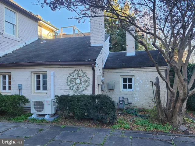 a view of a pathway both side of house