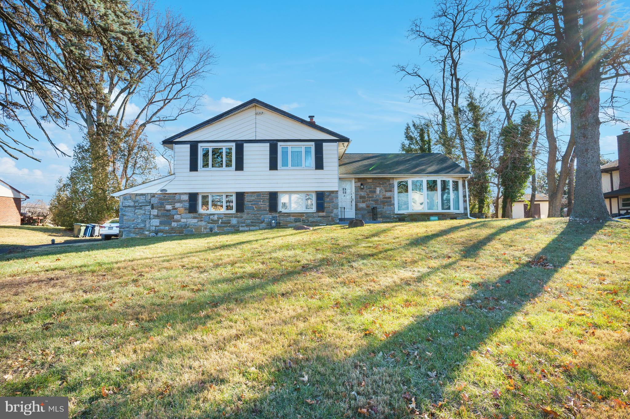 1875 Lippincott Road Huntingdon Valley, PA 19006 - Photo 4 of 46