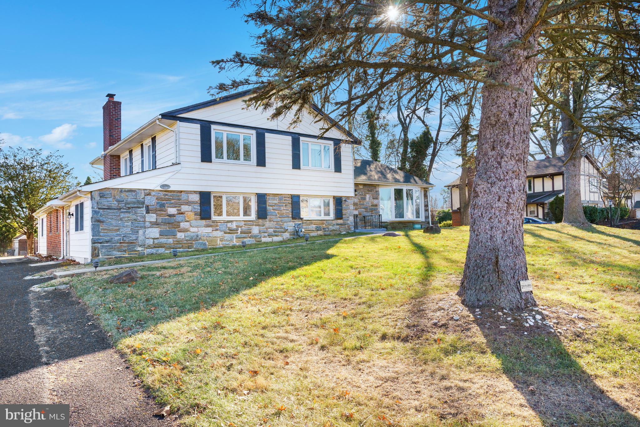 1875 Lippincott Road Huntingdon Valley, PA 19006 - Photo 5 of 46