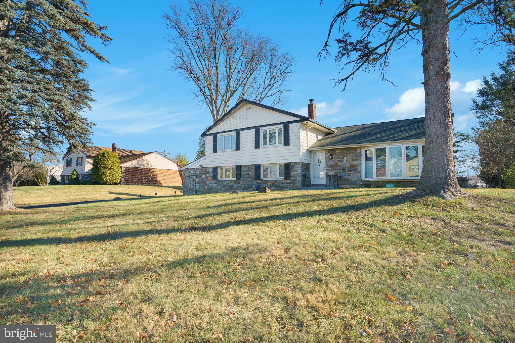 1875 Lippincott Road Huntingdon Valley, PA 19006 - Photo 7 of 46