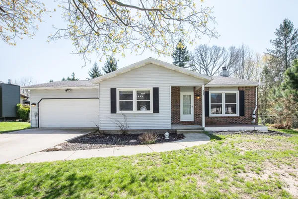 $285,000 | 308 Oak Tree Drive, Clinton, MI 49236