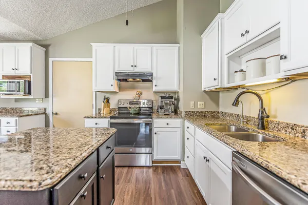 $285,000 | 308 Oak Tree Drive, Clinton, MI 49236