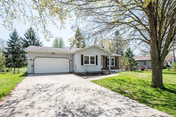 $285,000 | 308 Oak Tree Drive, Clinton, MI 49236