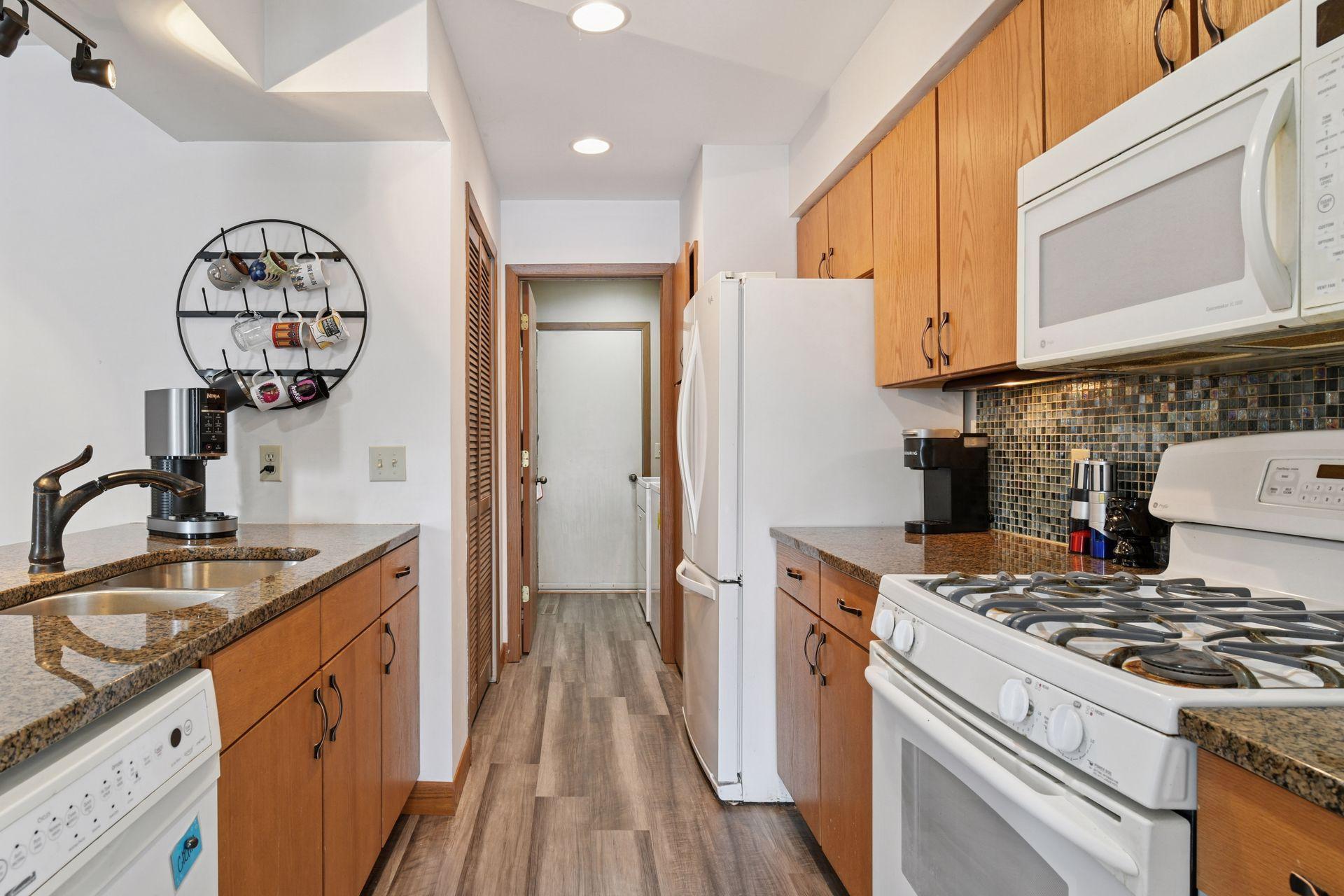 7307 Amber Lane Eden Prairie, MN 55346 - Photo 7 of 19