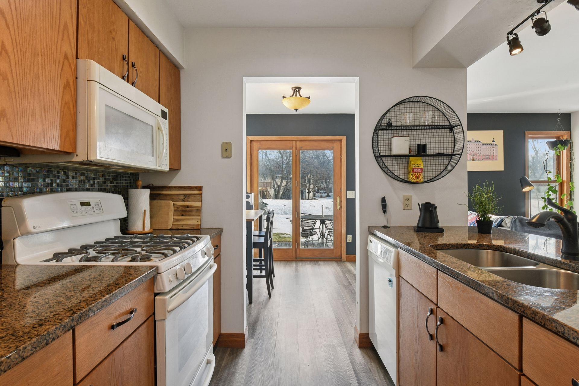 7307 Amber Lane Eden Prairie, MN 55346 - Photo 8 of 19