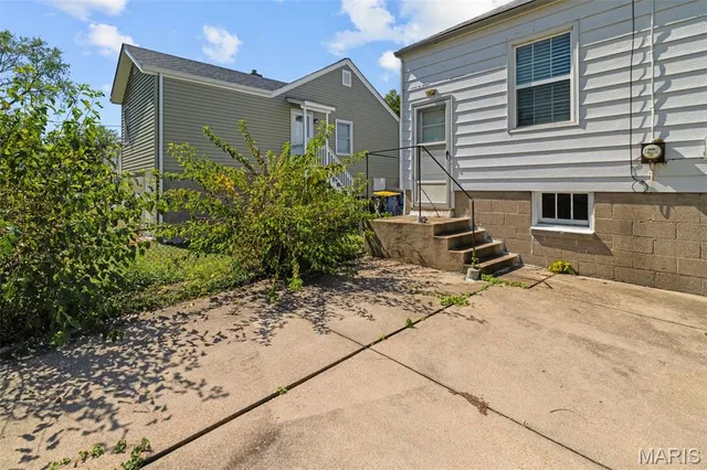 $130,000 | 3548 St Genevieve Lane, St. Ann, MO 63074