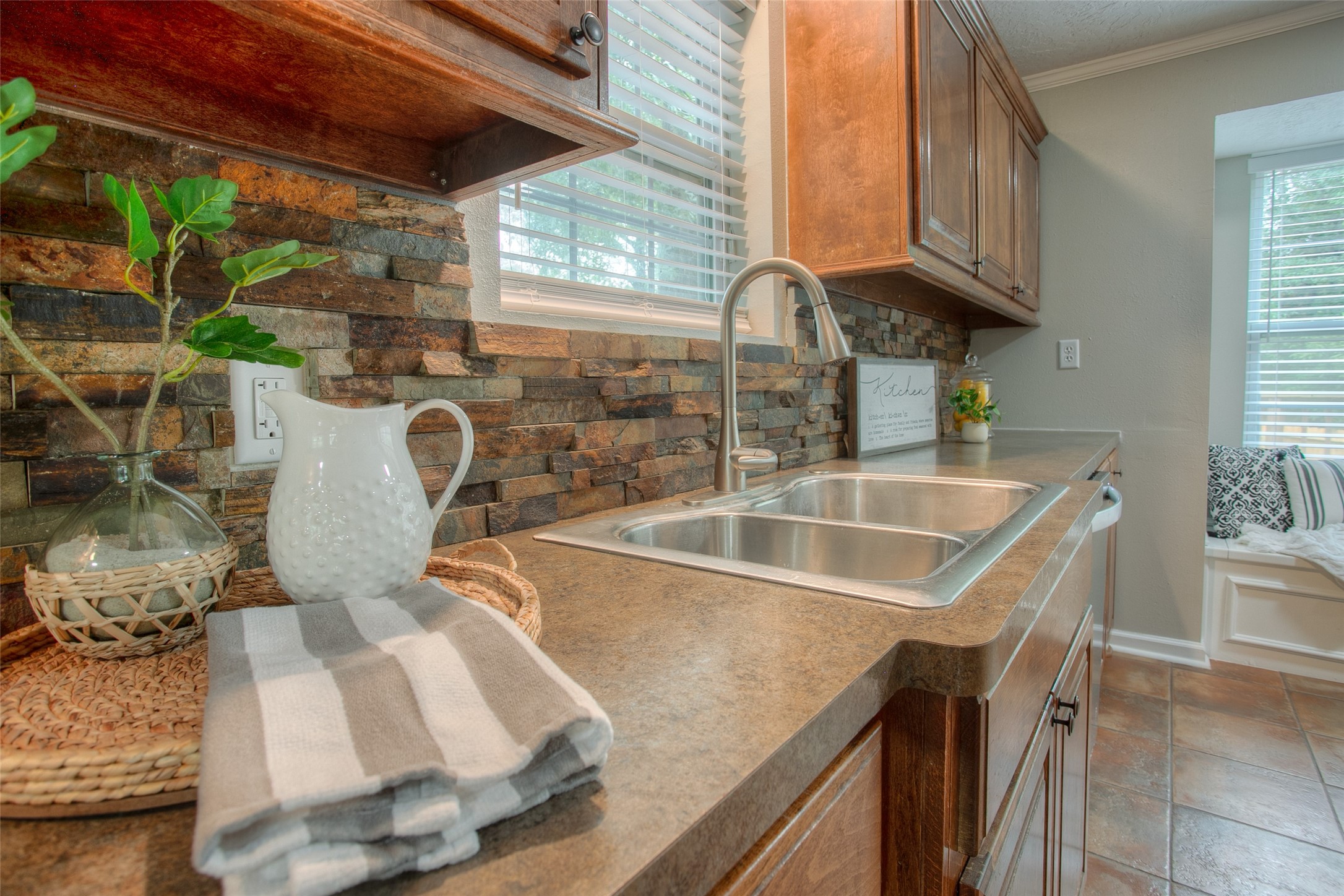 6016 Teas Nursery Road Conroe, TX 77304 - Photo 14 of 50 Stacked stone backsplash!