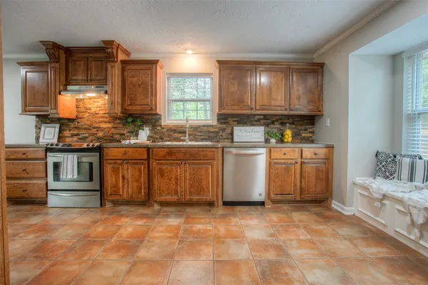 $2,775 | 6016 Teas Nursery Road, Conroe, TX 77304