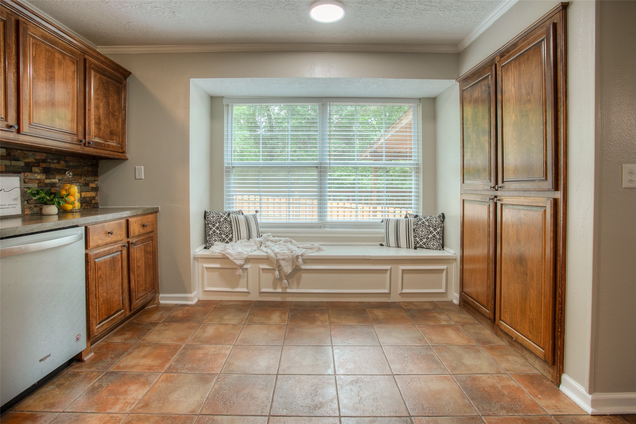 6016 Teas Nursery Road Conroe, TX 77304 - Photo 16 of 50 Breakfast area located in kitchen.