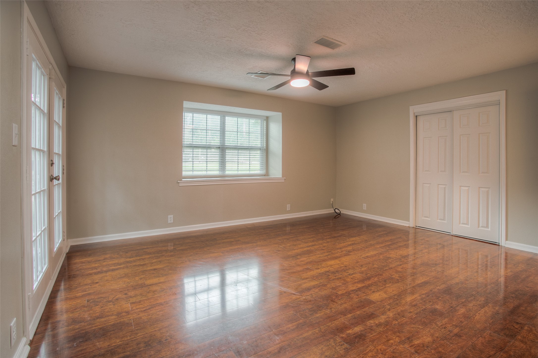 6016 Teas Nursery Road Conroe, TX 77304 - Photo 22 of 50 Another view of the freshly painted primary bedroom.