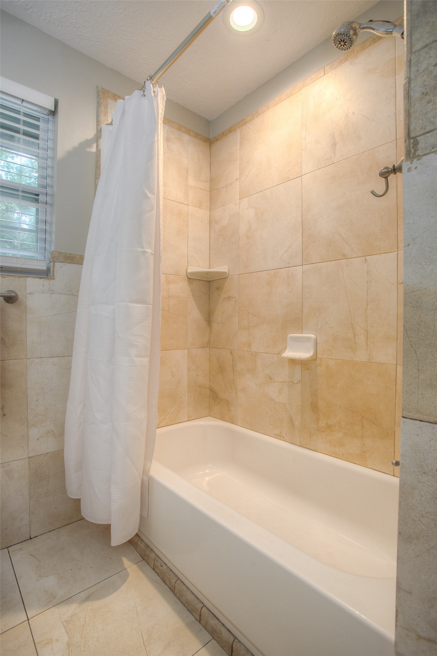 6016 Teas Nursery Road Conroe, TX 77304 - Photo 38 of 50 Tub/shower combo in hall bath.