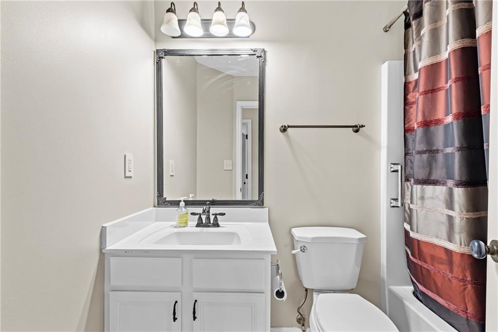 3360 Ennfield Lane Duluth, GA 30096 - Photo 21 of 38 a bathroom with a toilet a sink and a mirror