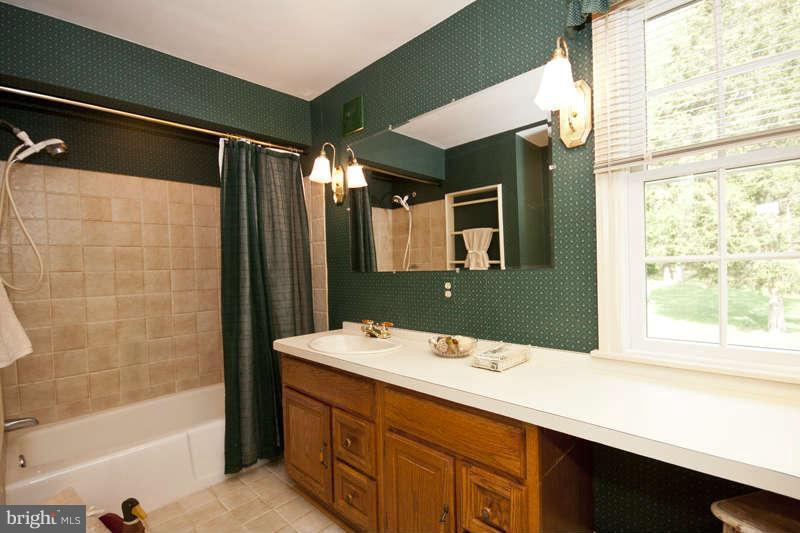 14532 Manor Road Phoenix, MD 21131 - Photo 26 of 30 Hall Bath