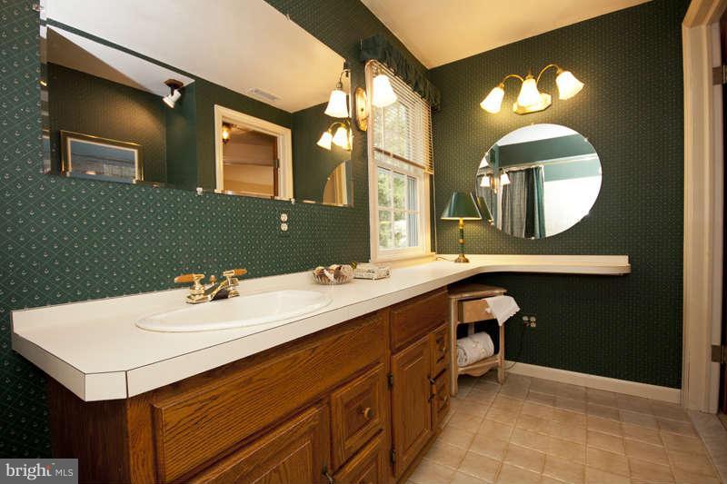 14532 Manor Road Phoenix, MD 21131 - Photo 27 of 30 Hall Bath