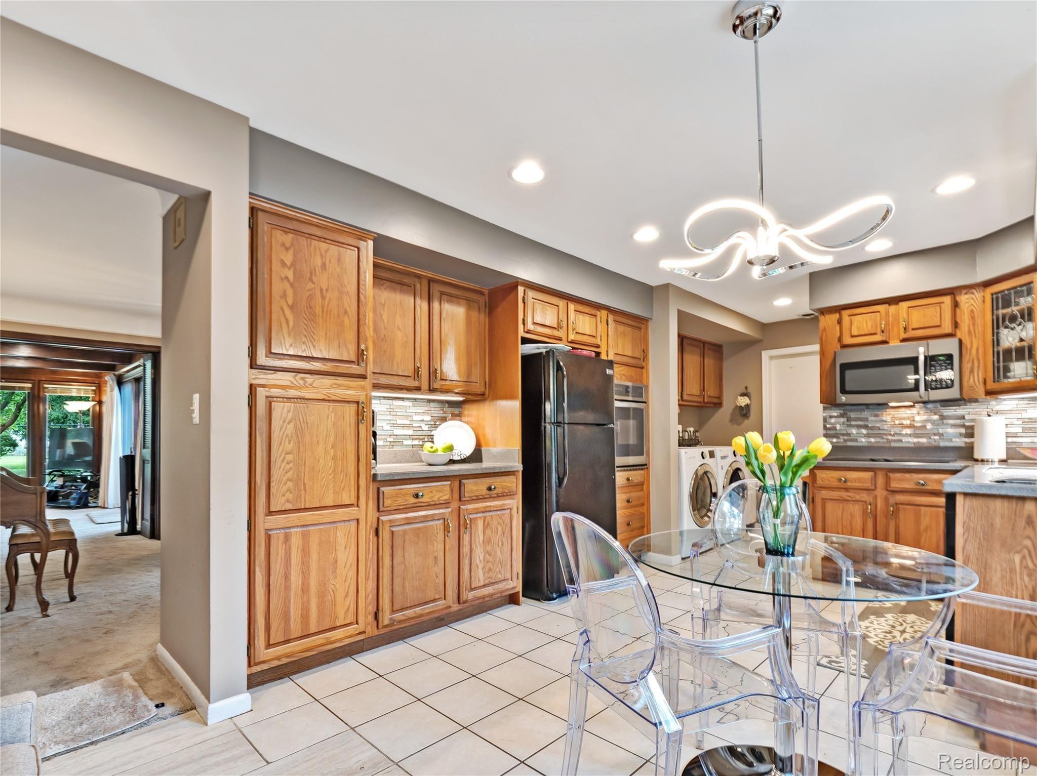 3765 Ruthland Road Troy, MI 48084 - Photo 3 of 27 3765 Ruthland TroyJuly 29, 20201.jpg