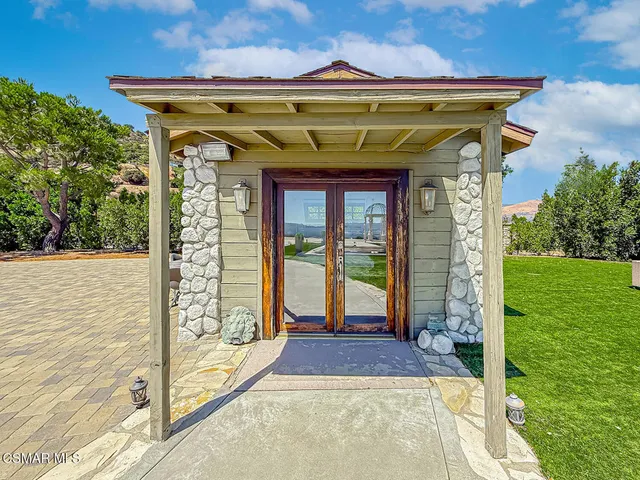 a view of a terrace with sky view