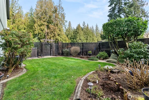 $595,000 | 17502 51st St Court East, Lake Tapps, WA 98391