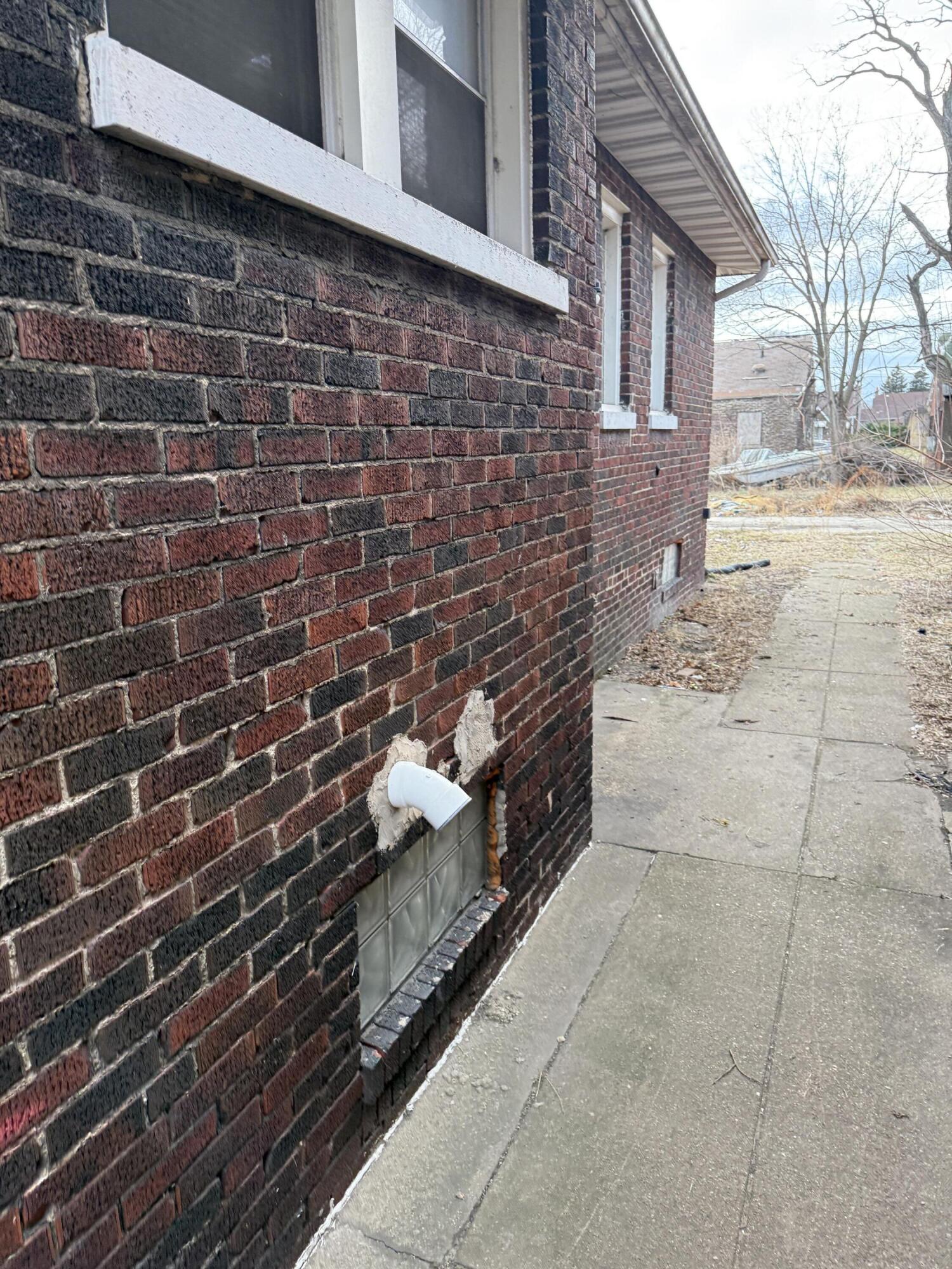 346 Richard Gordon Hatcher Boulevard Gary, IN 46404 - Photo 2 of 14 1500x2000