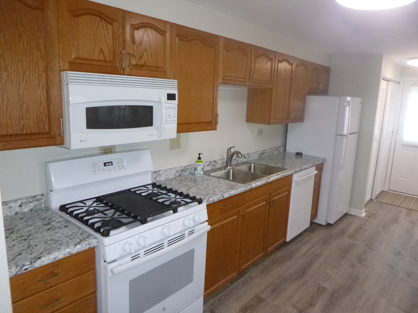 116 Del Rio Road Carpentersville, IL 60110 - Photo 18 of 27 Gallery Image 18