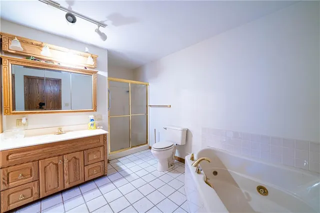 $359,900 | 1402 Southeast Moore Road, St. Joseph, MO 64504