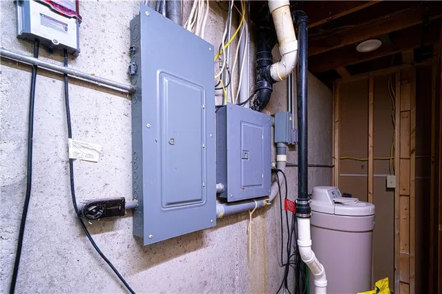 $359,900 | 1402 Southeast Moore Road, St. Joseph, MO 64504