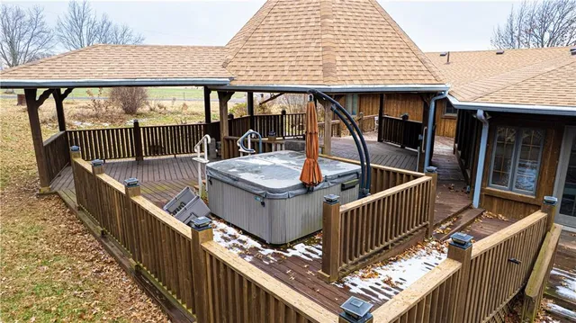 $359,900 | 1402 Southeast Moore Road, St. Joseph, MO 64504