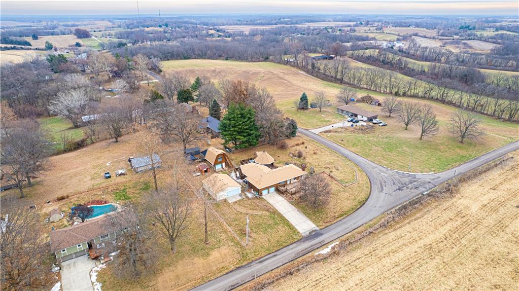 1402 Southeast Moore Road St. Joseph, MO 64504 - Photo 31 of 45