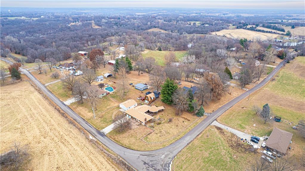 1402 Southeast Moore Road St. Joseph, MO 64504 - Photo 33 of 45