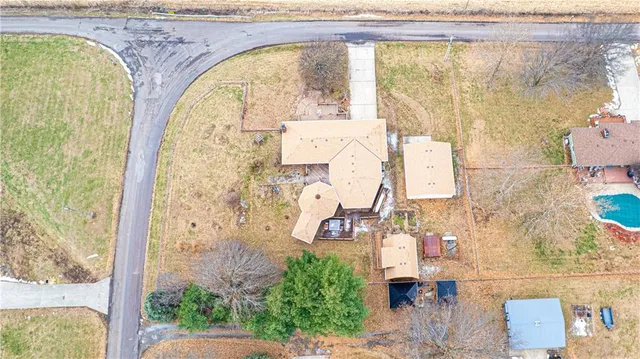 $359,900 | 1402 Southeast Moore Road, St. Joseph, MO 64504