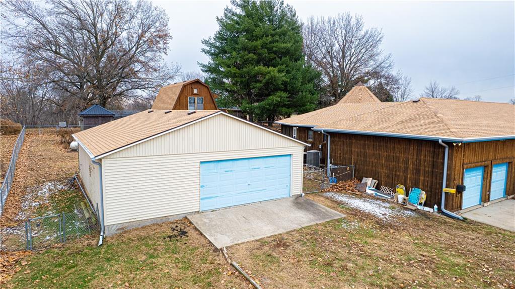 1402 Southeast Moore Road St. Joseph, MO 64504 - Photo 37 of 45